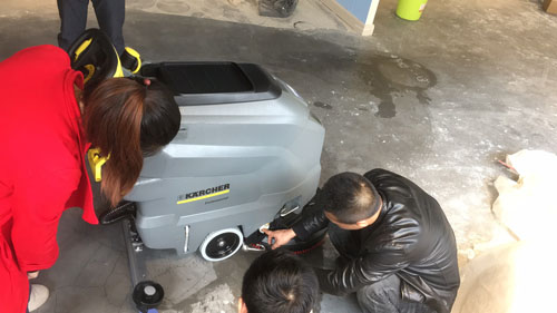 長沙某商場(chǎng)karcher洗地機(jī)交機(jī)現(xiàn)場(chǎng)